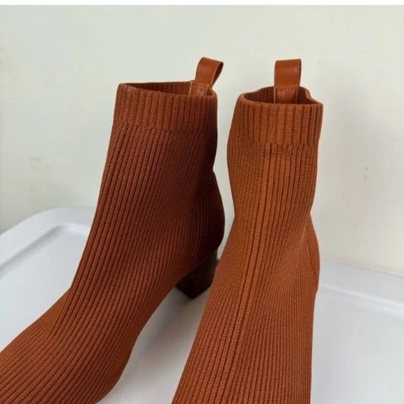 Joie Revolve Neely Sock Ribbed Ankle
Booties Sz 7.5 Chestnut Brown
Block Heel - Picture 3 of 13